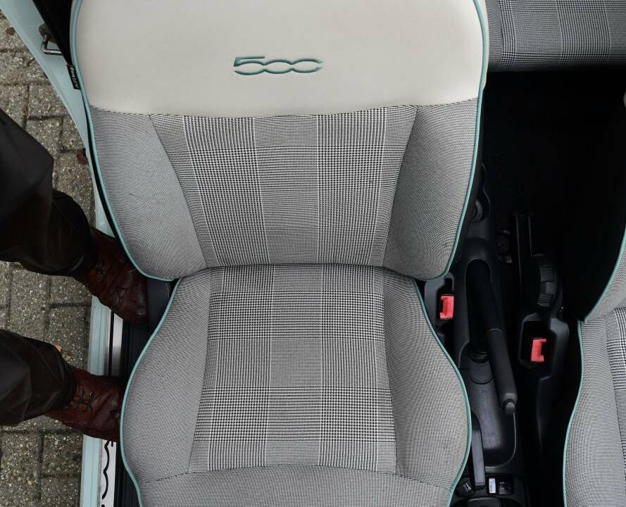 Image 28/45 of FIAT 500 C (2015)