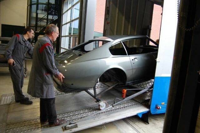 Image 11/50 of Aston Martin V8 (1980)