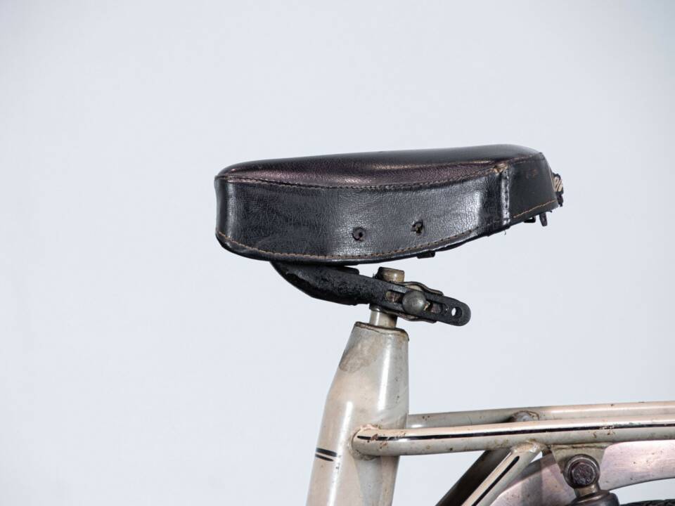 Image 15/50 of Oemmeci DUMMY (1978)