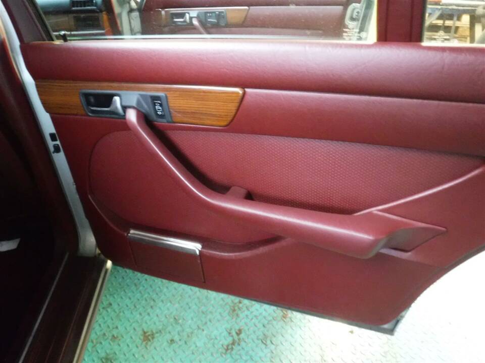 Image 28/31 de Mercedes-Benz 420 SEL (1986)