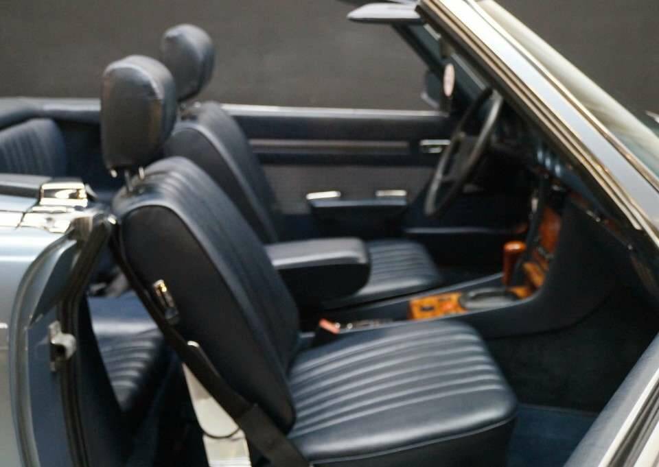 Image 16/41 of Mercedes-Benz 500 SL (1986)