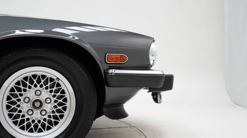 Image 12/15 of Jaguar XJS 5.3 V12 (1989)