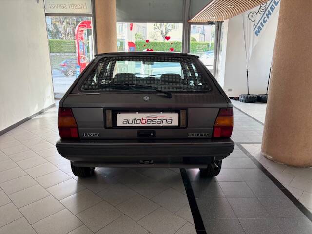 Image 7/14 of Lancia Delta (1990)