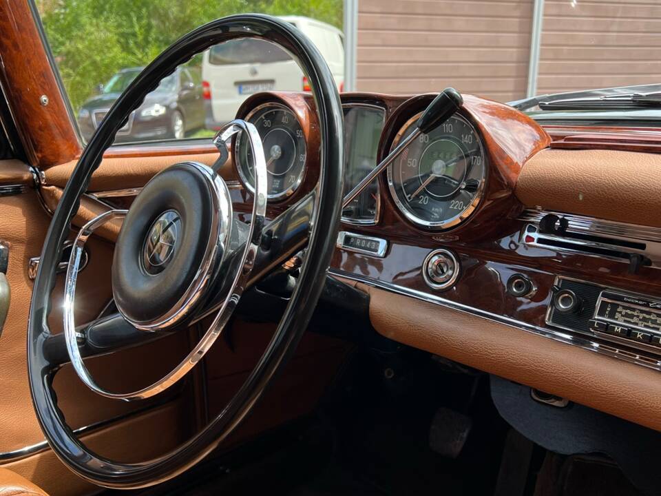 Image 9/15 of Mercedes-Benz 300 SE (1965)