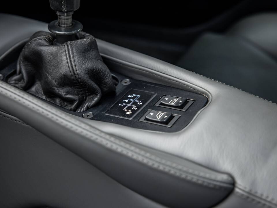 Image 40/60 of Jaguar XJ 220 (1992)