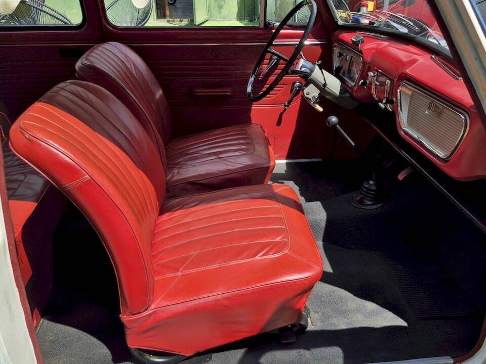 Image 39/63 of Ford Anglia (1965)