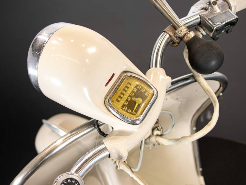 Bild 47/50 von Piaggio Vespa 150 "Struzzo" VL (1955)