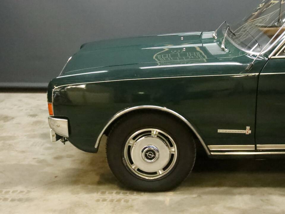 Bild 18/50 von Opel Commodore 2,5 GS (1969)