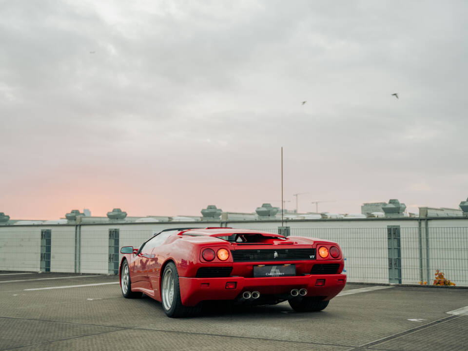 Image 4/12 of Lamborghini Diablo VT Roadster (1996)