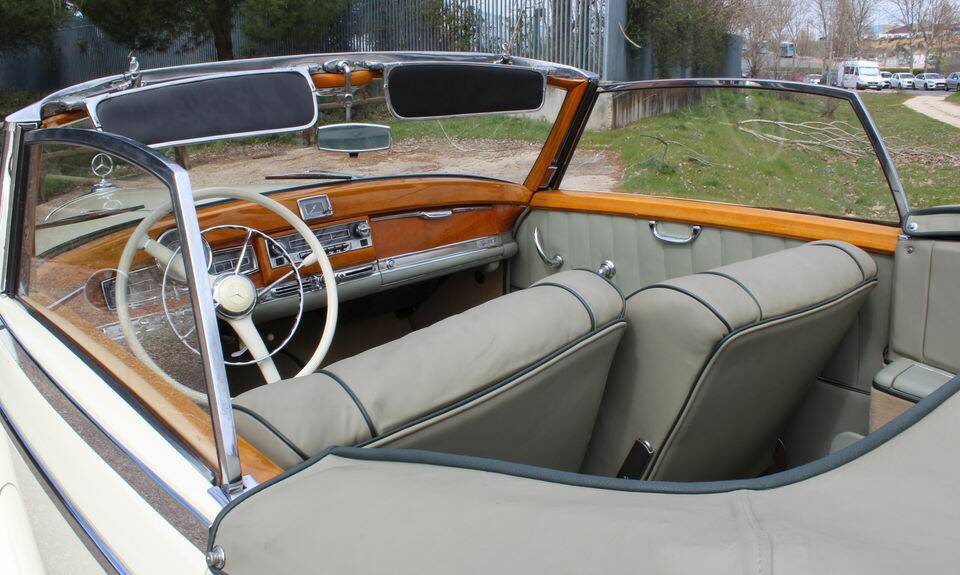 Image 2/8 of Mercedes-Benz 300 S Cabriolet A (1952)