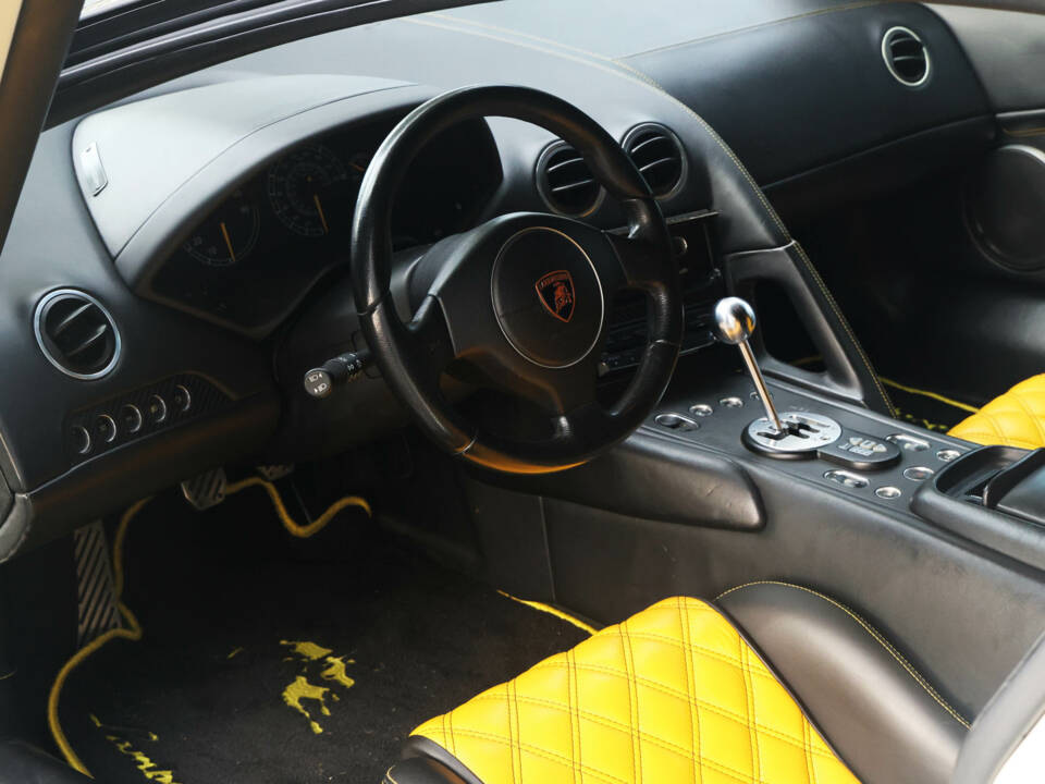 Afbeelding 75/82 van Lamborghini Murciélago (2002)