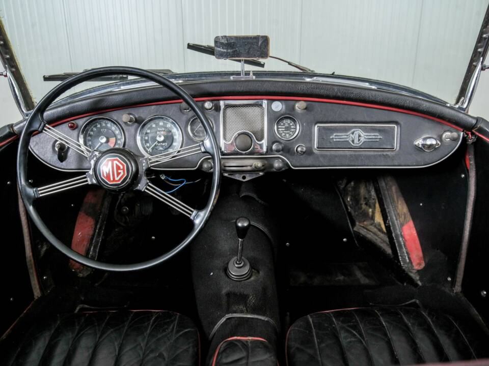 Image 7/50 of MG MGA 1600 (1900)
