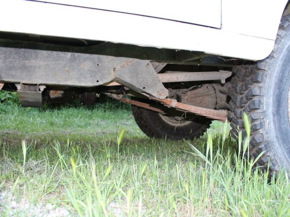 Image 13/33 of Land Rover 88 (1984)