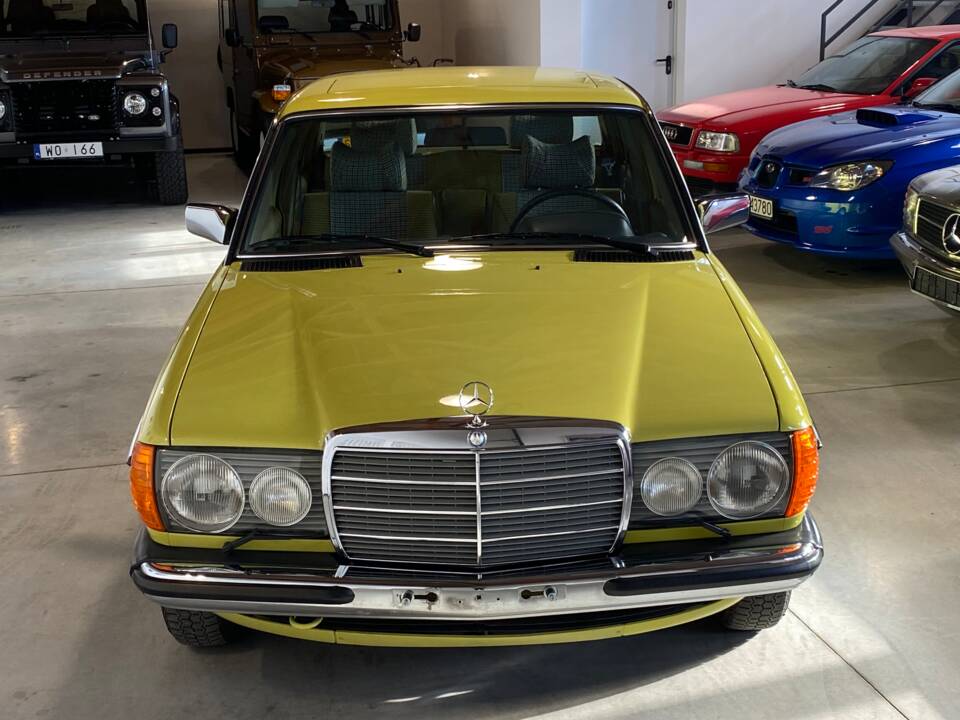 Bild 2/71 von Mercedes-Benz 250 (1979)