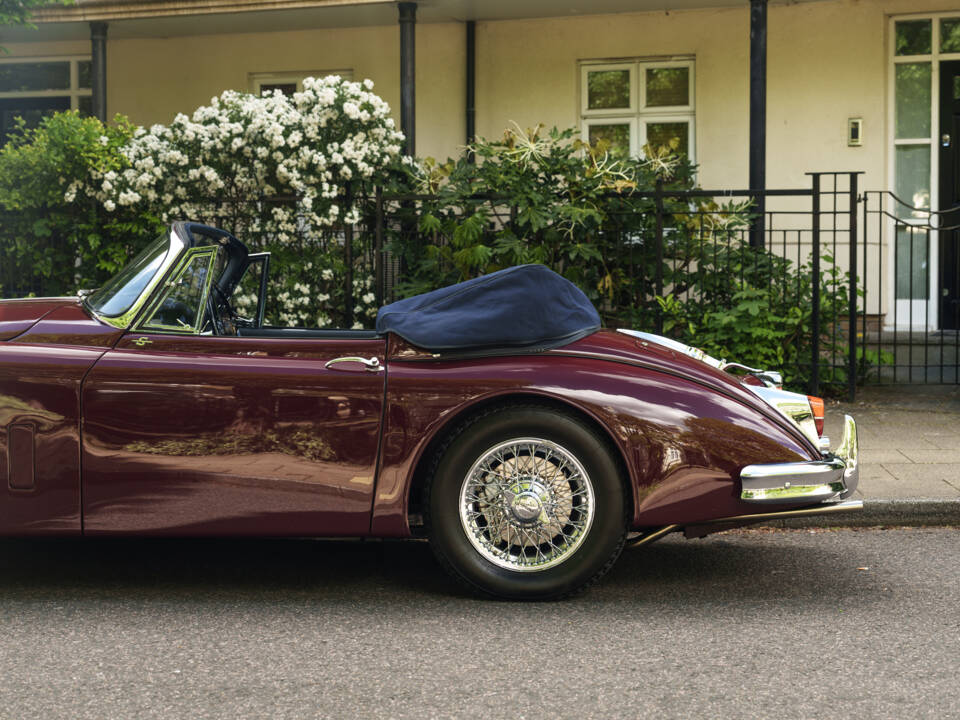 Image 14/23 of Jaguar XK 150 3.8 S DHC (1960)