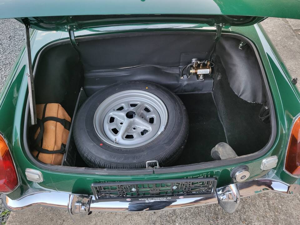 Image 26/58 of MG MGB (1971)
