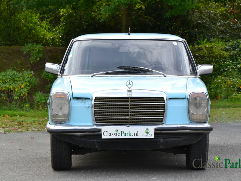 Image 8/50 of Mercedes-Benz 220 D (1974)