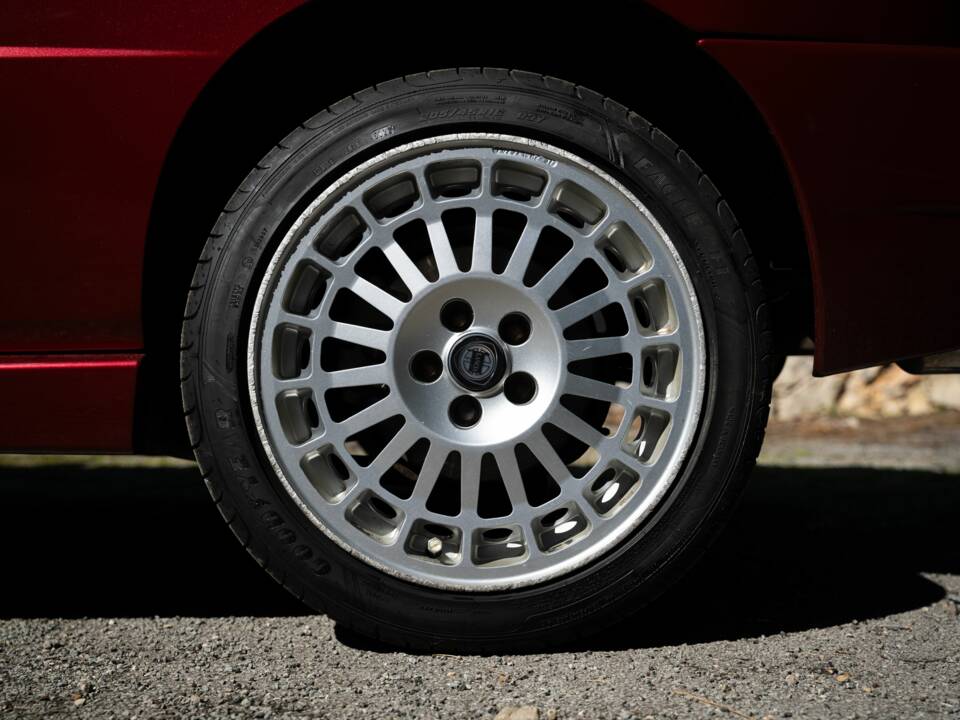 Image 50/63 of Lancia Delta HF Integrale Evoluzione II (1994)