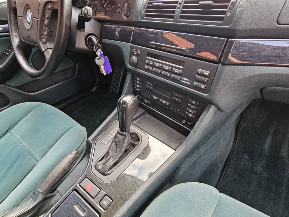 Image 11/18 of BMW 523i (1996)