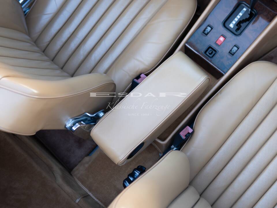 Image 12/37 of Mercedes-Benz 560 SL (1989)