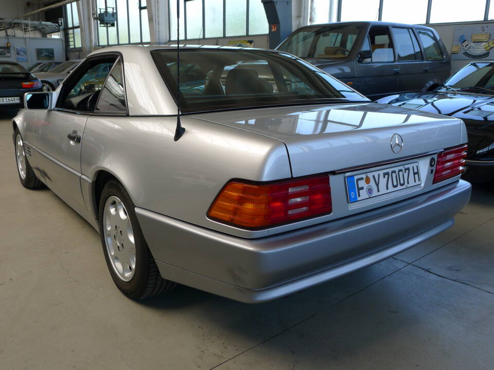 Image 31/47 of Mercedes-Benz 500 SL (1992)