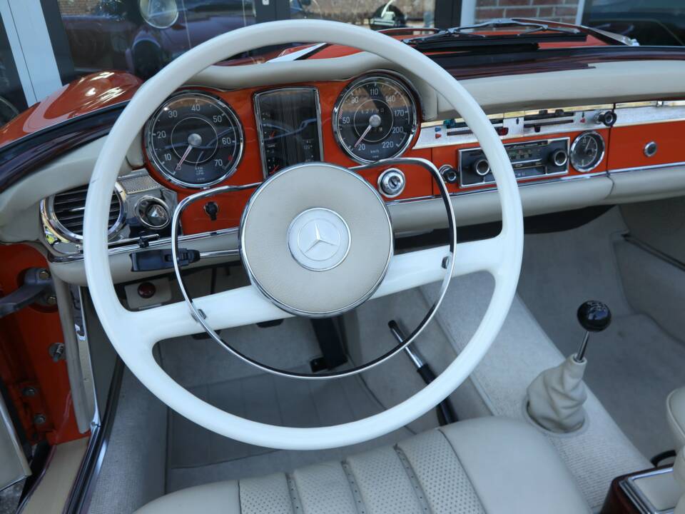 Image 46/50 of Mercedes-Benz 230 SL (1964)