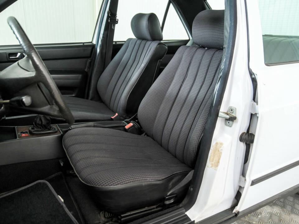 Bild 15/50 von Mercedes-Benz 190 D (1986)