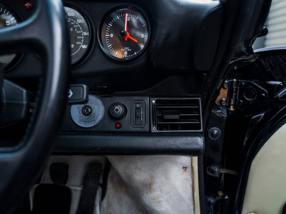 Imagen 31/60 de Porsche 911 Carrera 3.2 (WTL) (1988)