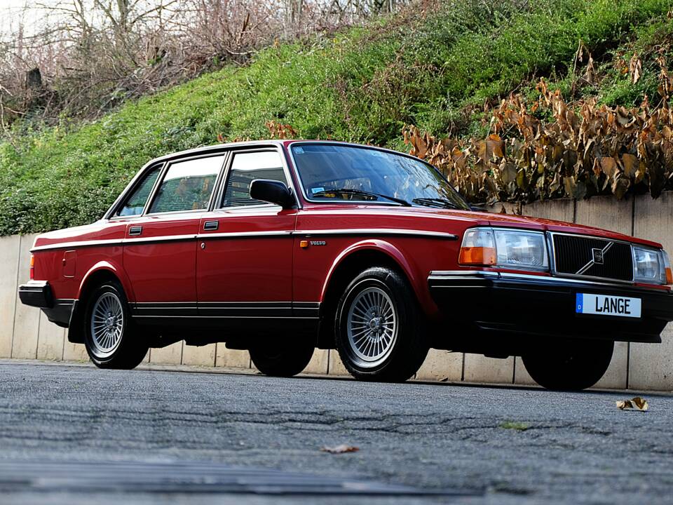 Image 7/75 de Volvo 240 (1986)