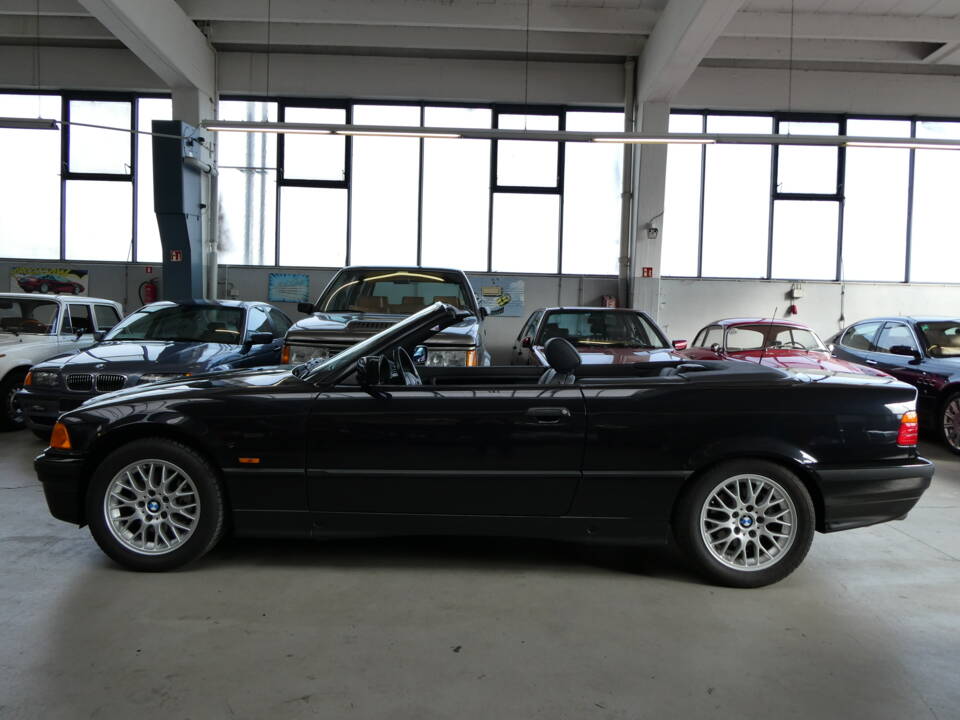 Bild 25/40 von BMW 320i (1997)