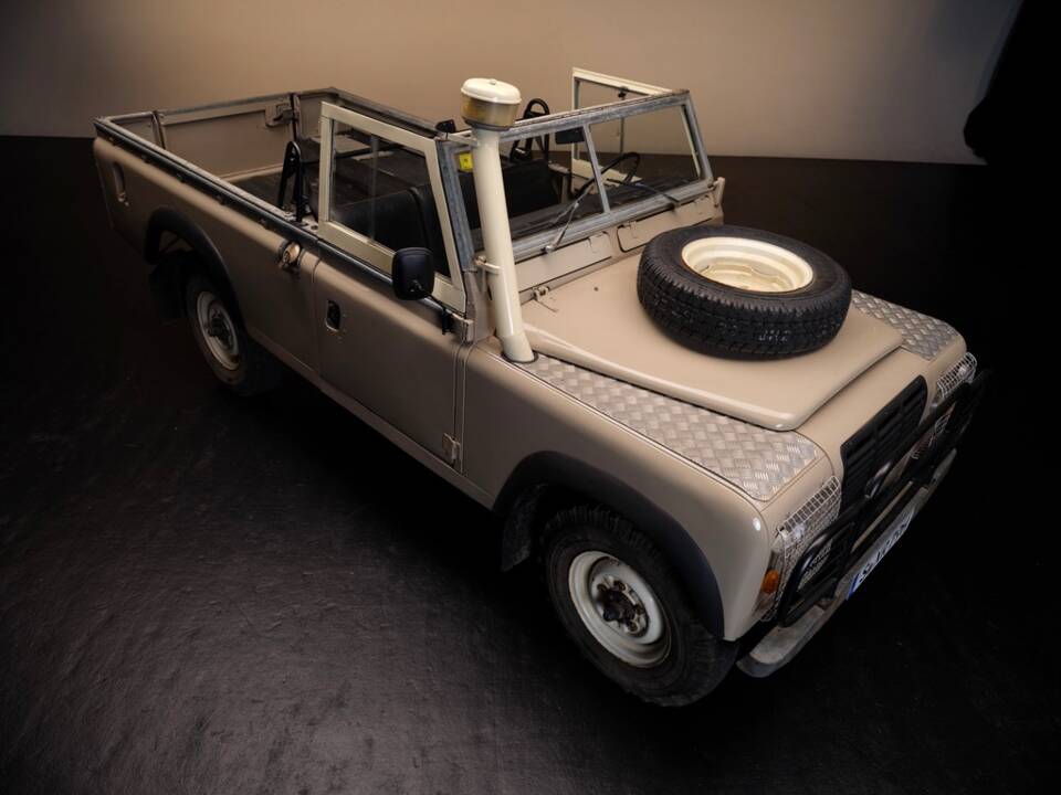 Image 7/30 de Land Rover 109 (1979)