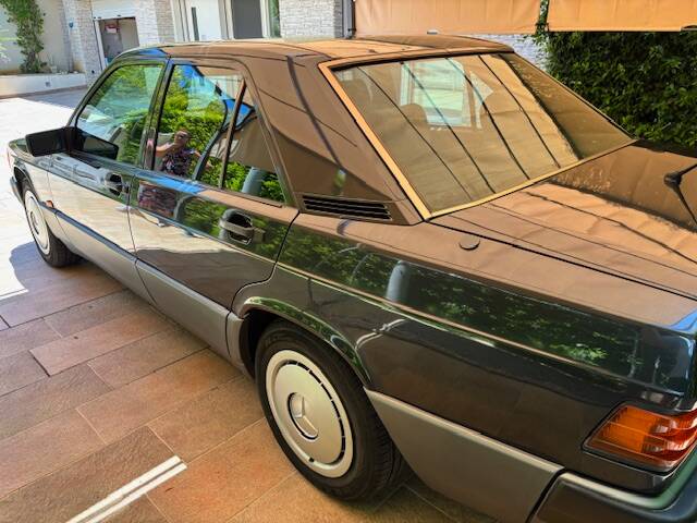 Bild 8/37 von Mercedes-Benz 190 E 2.0 (1991)