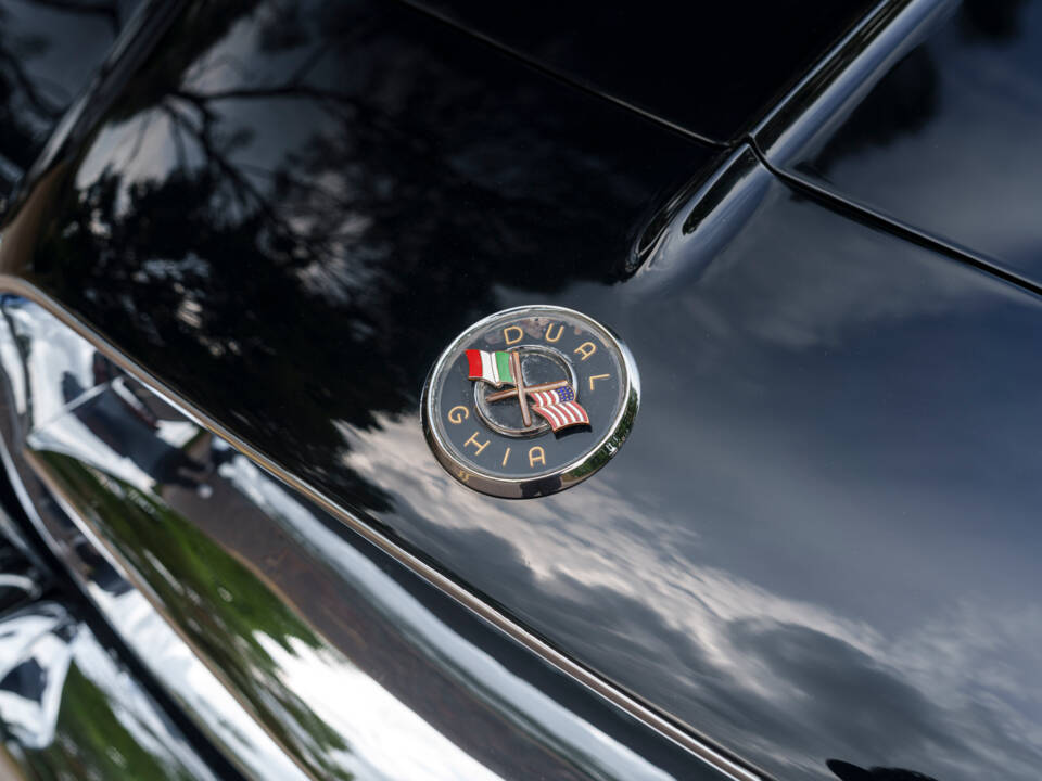 Image 8/28 of Dual-Ghia Convertible (1957)
