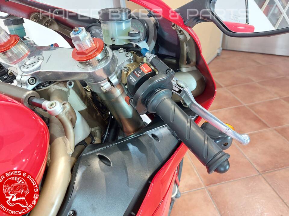 Obraz 22/38 pojazdu Ducati 916 (1998)