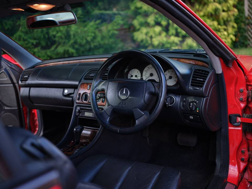 Image 29/43 of Mercedes-Benz CLK 320 (1999)