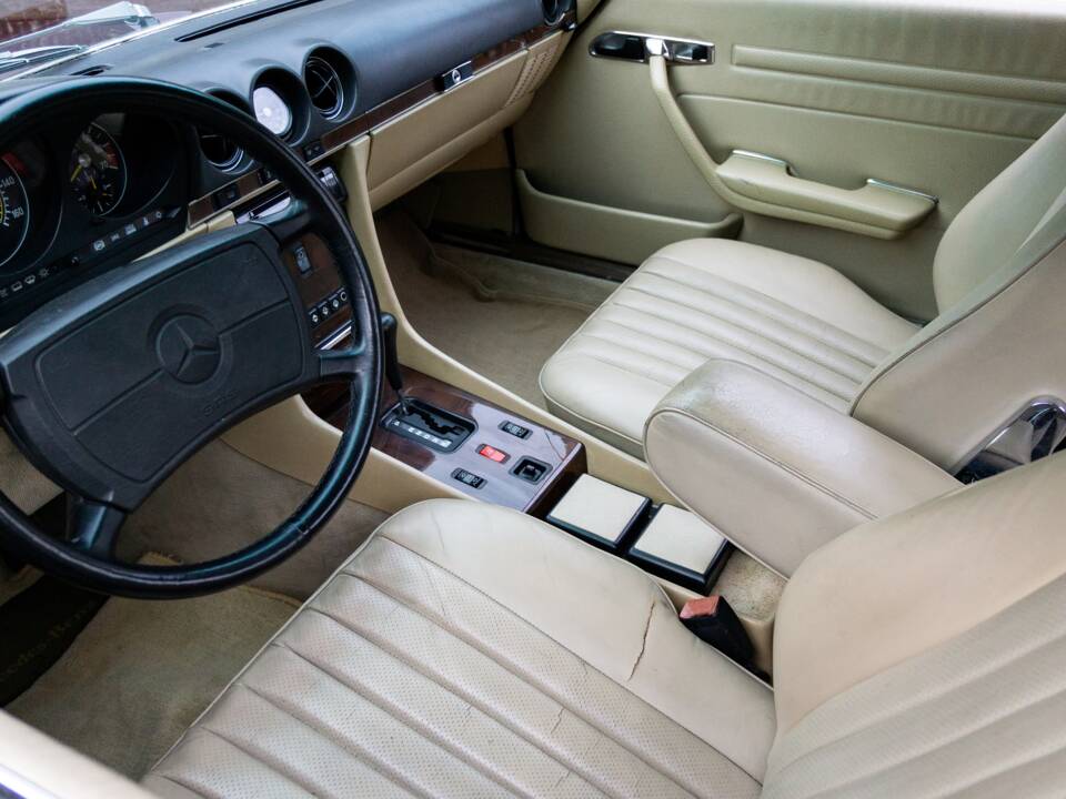 Immagine 4/21 di Mercedes-Benz 560 SL (1988)
