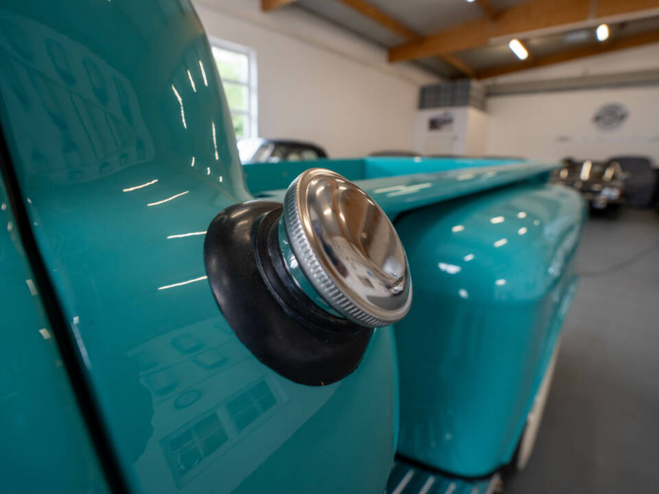 Image 34/38 of Chevrolet Apache Stepside (1958)