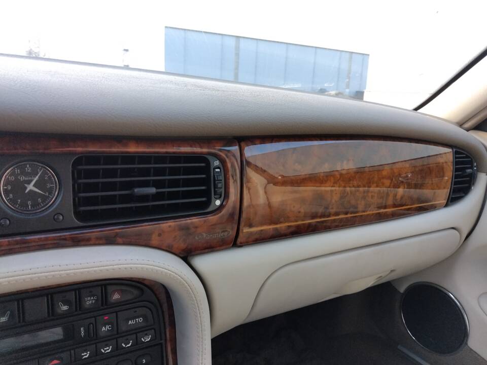 Image 48/71 of Daimler Super V8 (2000)