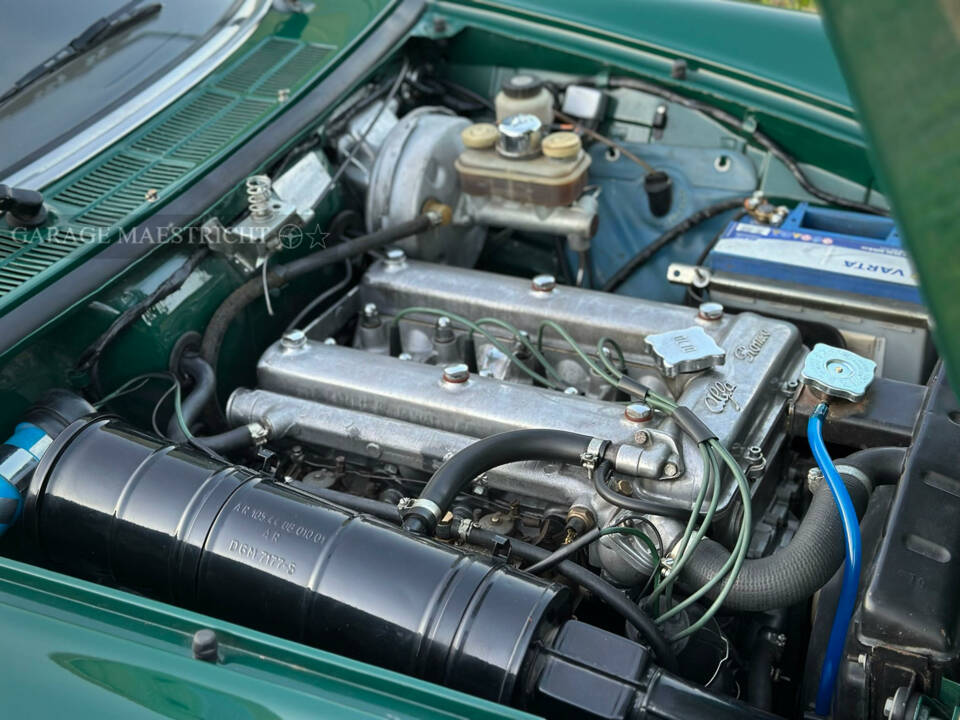 Image 34/60 of Alfa Romeo Spider 1300 (1976)