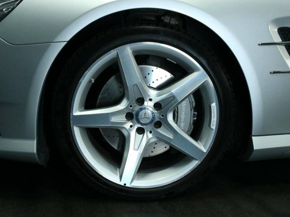 Bild 47/50 von Mercedes-Benz SL 500 (2015)