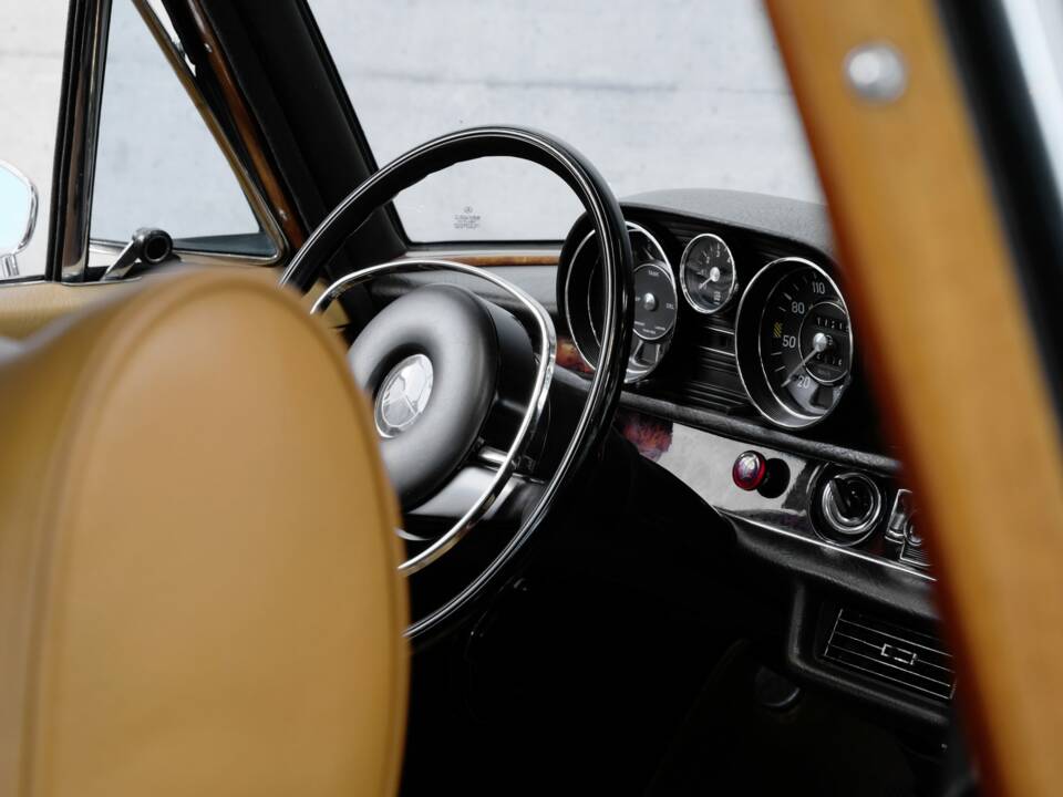 Immagine 32/50 di Mercedes-Benz 300 SEL 6.3 (1968)