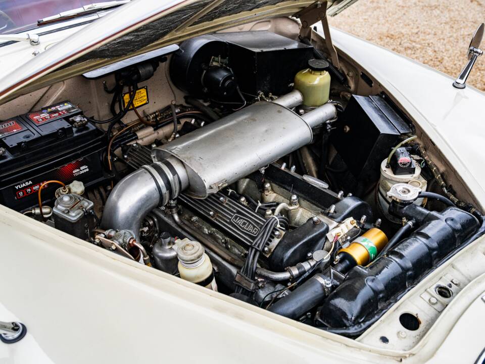 Bild 43/51 von Jaguar 240 (1968)