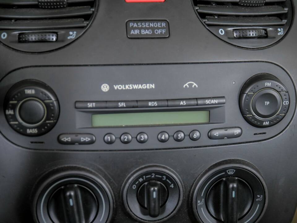Immagine 26/50 di Volkswagen New Beetle 1.6 (2004)