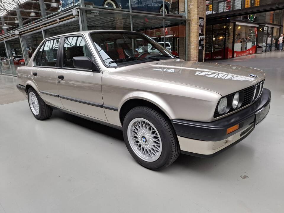 Bild 10/24 von BMW 318i (1989)