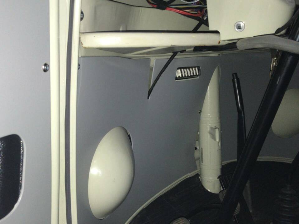 Image 18/23 of Volkswagen T1 minibus (1964)