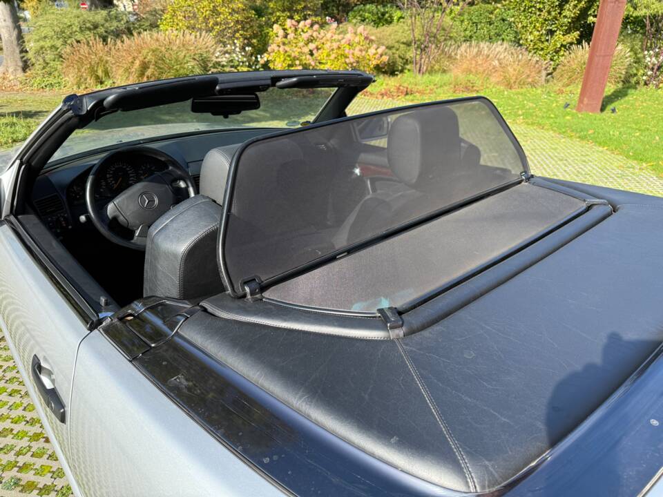 Image 9/29 de Mercedes-Benz SL 280 (1996)