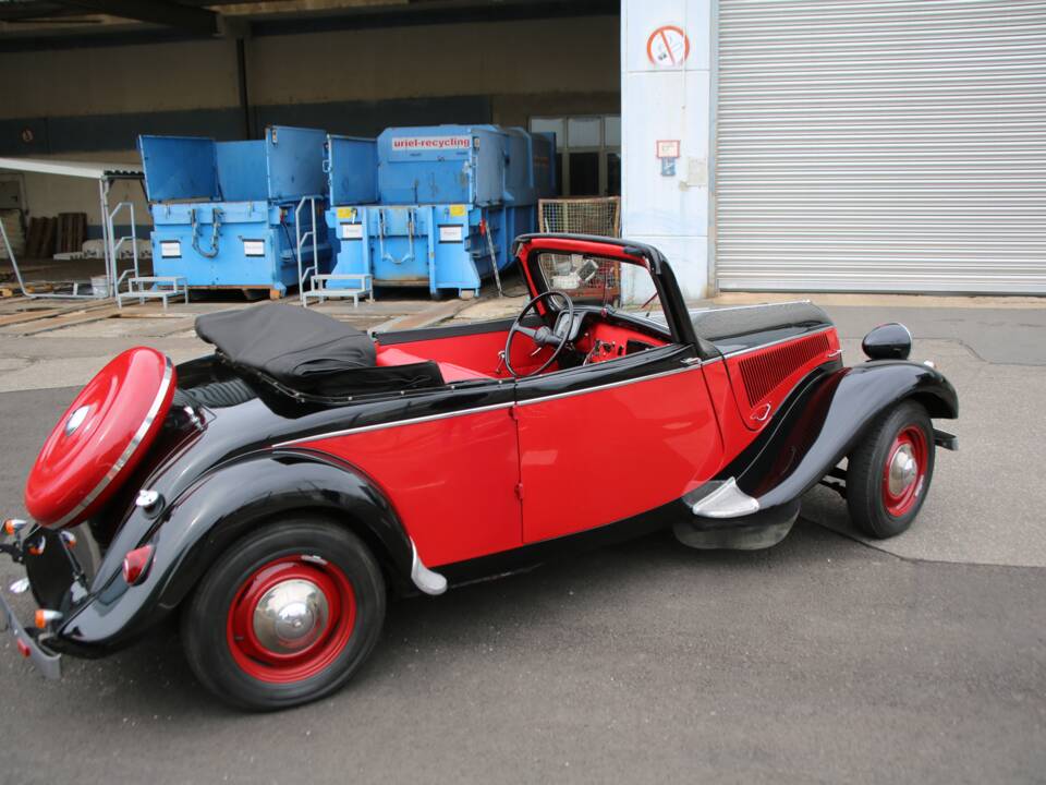 Immagine 45/45 di Citroën Traction Avant 11 BL (1952)