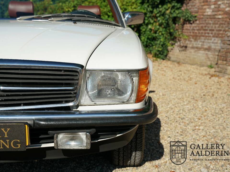 Image 24/50 of Mercedes-Benz 380 SL (1982)