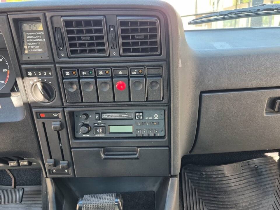 Bild 8/8 von Opel Senator 3,0i (1986)
