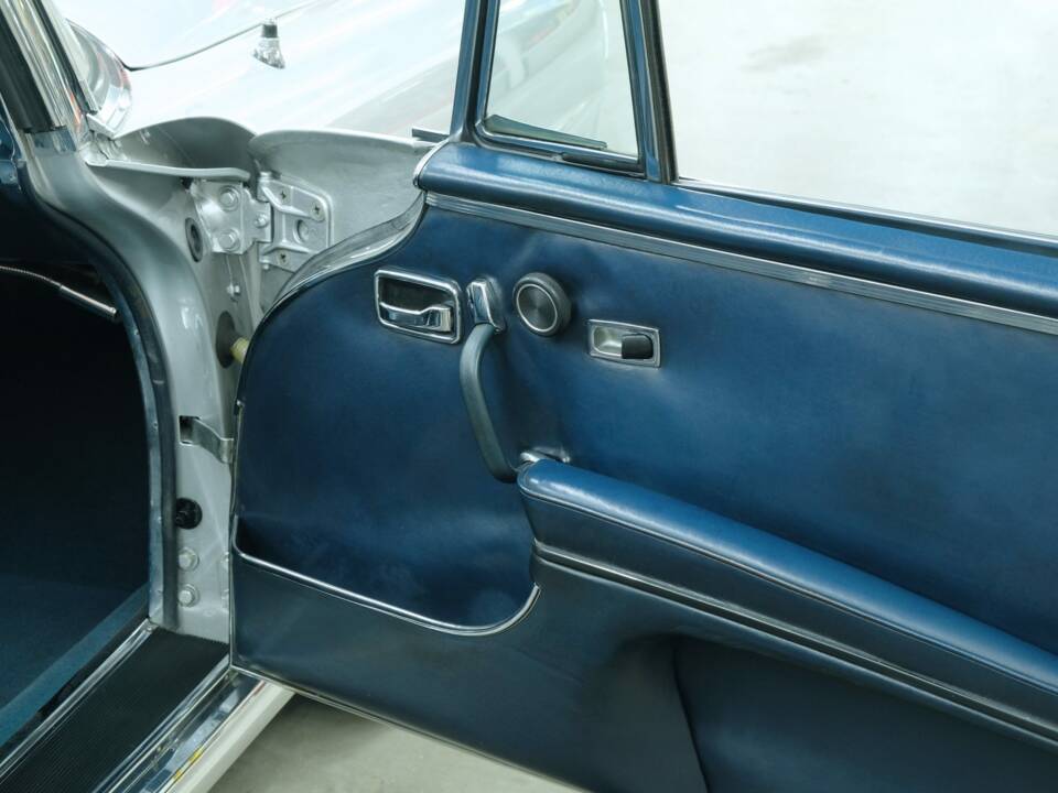 Image 49/50 of Mercedes-Benz 280 SE 3,5 (1970)